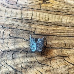 Butterfly ring